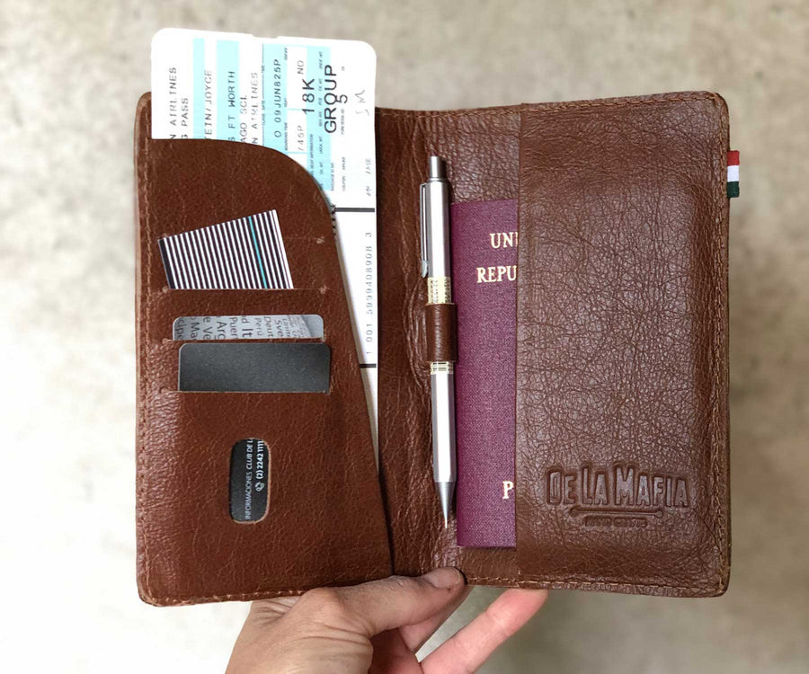 Porta pasaporte Luciano Café